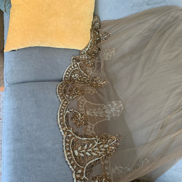 Mesh & hand embroidered over-skirt.  green (brown, black light blue beading). - Picture 3 of 3